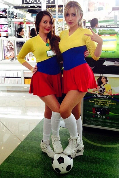 免税店のキャンペーンガール。コロンビア女子も裏ピースするんだー!と日本を思い出した