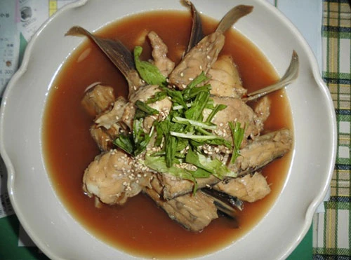 眞子も入れたアラ煮