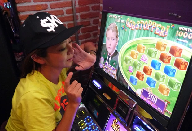 指で選んでタッチ。初心者にもできるこの手軽さが、ついついゲームを続けさせる