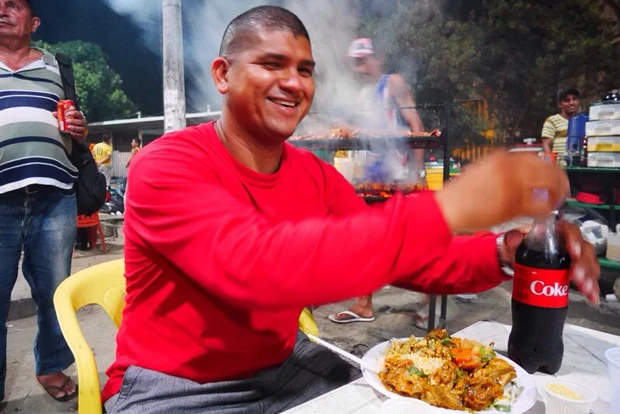 マナウス在住のブラジル人。そっちのほうがおいしそう…と見てると味見させてくれた