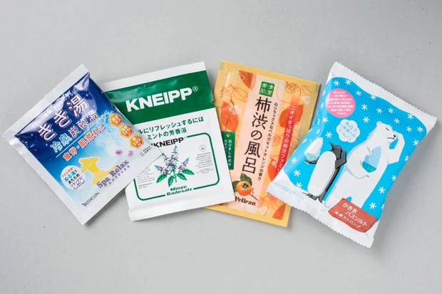 清涼感や体臭予防効果のある入浴剤で夏のバスタイムを楽しもう! 左から「きき湯 冷泉炭酸湯 スパリラックス」(バスクリン)オープン価格、「クナイプ バスソルト ミントの香り」(クナイプジャパン)150円+税、「柿渋の風呂」(ペリカン石鹸)160円+税、「かき氷バスソルト」(チャーリー)180円+税