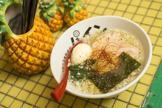  冷やしパイナップルラーメン（パイナップルラーメン屋さん　パパパパパイン）
