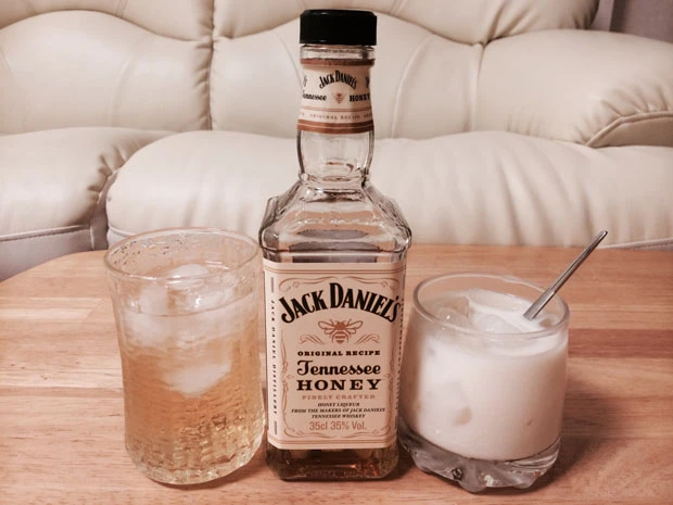 ジャックハニートニックと(左)とジャックハニーミルク(右)。どちらも簡単に作れて、女のコウケも間違いなし