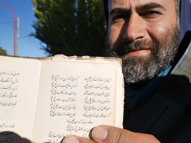 ペルシャ語(ファルシ語)で書かれたフォーチューンブック。全く読めない