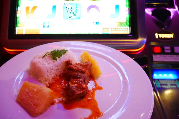  「リマのカジノ飯」