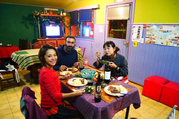 イラン人のアリの作った夕飯超おいしい〜! 持つべきものは腕の良い旅友(笑)!