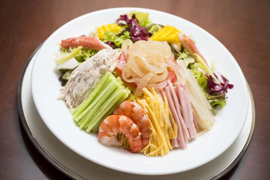  冷やし中華麺（杏仁豆腐付）（新北京）