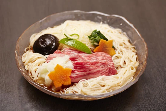 ・オリーブ牛冷しゃぶおろしぶっかけそうめん（瀬戸内料理店　小豆島　臼家　高田馬場店）