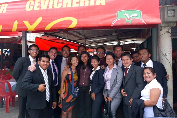 『スーツ姿の先生も英語は苦手?』