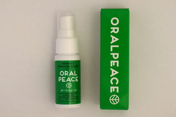 「オーラルピース マウススプレー&ウォッシュ」(トライフ)口の渇きが気になったときにに手軽なスプレー。口腔内を清潔にし、口臭を防いでくれる。天然由来原料100%で低刺激。30ミリリットル、1080円(税込)
