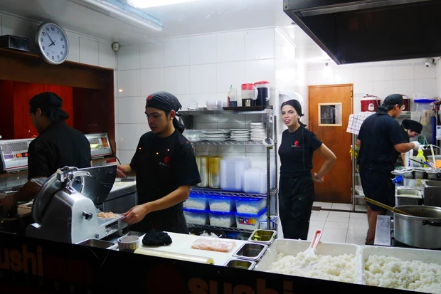  「港街ビーニャには寿司屋がいっぱい」