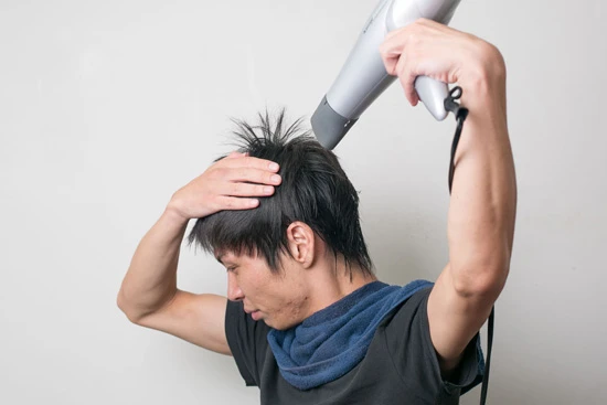 自然乾燥は厳禁。しっかりドライヤーで乾かそう