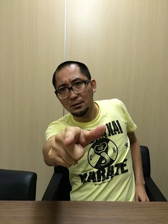 新刊『新耳袋 殴り込み 第三夜』(角川ホラー文庫)が発売中。ラップ現象の起こる場所でラップを歌うなど霊を挑発し出てきてもらうのが自分のスタイルという“過激な仕掛け人”ギンティ氏