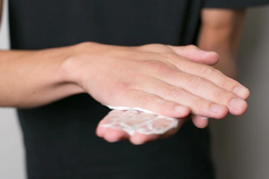 手の平でシャンプーを伸ばそう