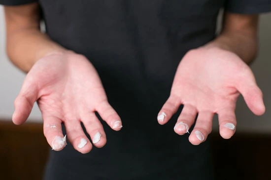 ワックスは指1本でとってから各指に