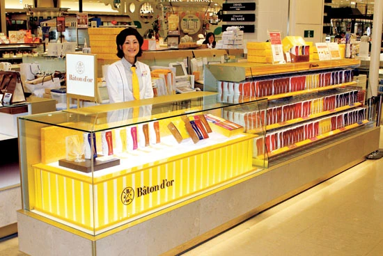 「大阪でしか販売していないバトンドールです。魅惑のお味をお試しください」(久保さん)