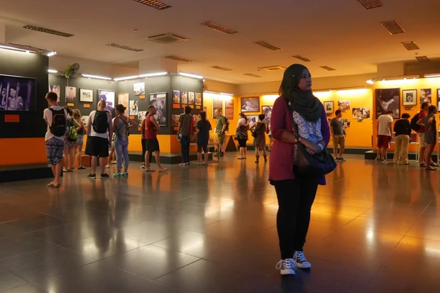 誰もが息を呑む写真が展示されたエージェントオレンジの部屋。あまりにも悲惨な写真ばかりで、近くでは撮影できなかった