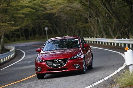 小さいアクセラは「獲物を見つけてダッシュした瞬間のチーター」がモチーフ