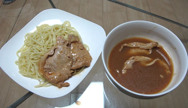 コンビニつけ麺 ちょい足し マジうまレシピを発見 後編 写真 ニュース 週プレnews 週刊プレイボーイのニュースサイト コンビニつけ麺 ちょい足し マジうまレシピを発見 後編 写真 ニュース 週プレnews 週刊プレイボーイのニュースサイト