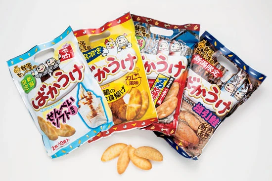超地域限定のばかうけは、「塩引鮭風味」「せんべいソフト風味」「若鶏の半身揚げ カレー風味」「イカ&七味マヨネーズ風味」の4種類。いずれも人気の味ばかりだ