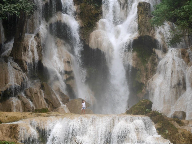 クアンシーの滝でマイナスイオン浴びてきました。やっぱ滝はいいね!