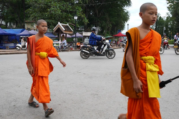 なかなか渋い顔をした子供の僧。マルコメ君みたくてかわいい