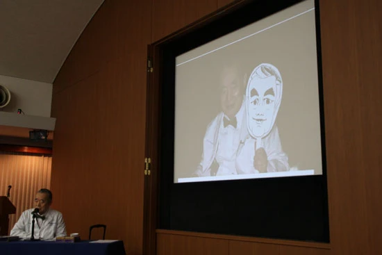 イグノーベル賞の基調講義では1100人もの学生ら全員が中松氏のお面をつけていたそうで、ユニークな歓迎に大喜びしたそう