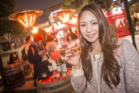 取材で訪れた「WHISKY HILLS 2014」でしたが、この雰囲気に負けて、カメラマンさんとふたりでデート気分を味わいました!