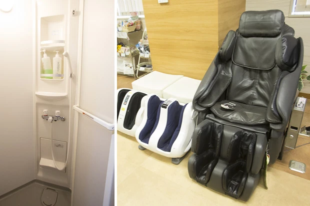 有料のマッサージチェアやシャワー施設も完備。フットマッサージは無料で使える