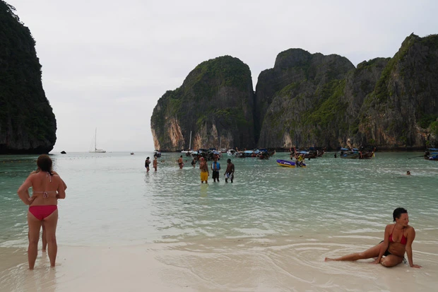 これまた映画とは全く青さの違うマヤ・ベイ