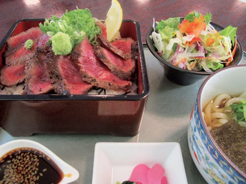  伊予麦酒牛のステーキ重セット（石鎚山ＳＡ／上り［愛媛県・松山道］）