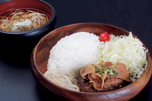  ホルモンバーグ定食（ミニそば付き）（矢巾ＰＡ／下り［岩手県・東北道］）