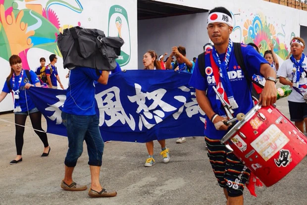 日本からの熱いサポーター。ドラム持ってくるの大変だったろうな(旅人目線、笑)