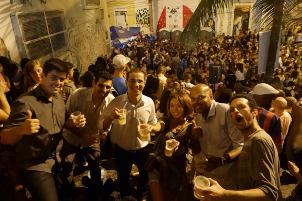 ブラジルの愉快な仲間たちとサンバの発祥地へ!