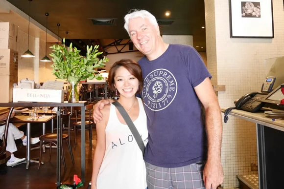 いきなりの訪問に「また仕事探しに来たのか?」と笑う元職場マネージャーと