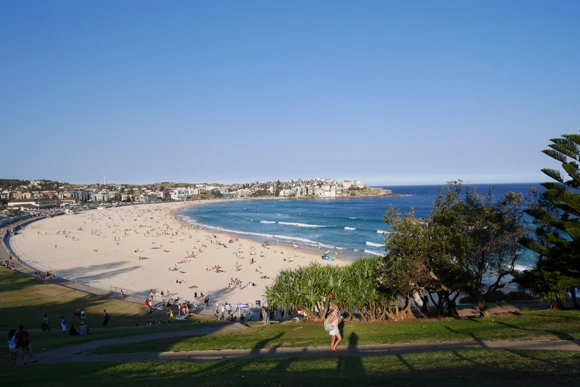 ボンダイビーチはこの角度からの景色が代表的