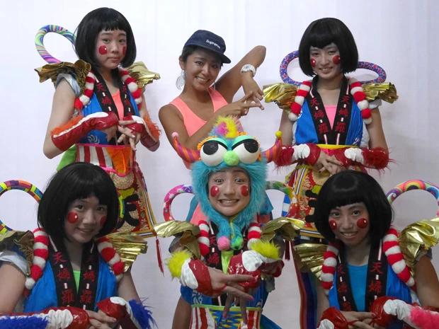 ハッピ衣装でステージを盛り上げた日本のダンスユニット「TEMPURA KIDZ」。きゃりーぱみゅぱみゅのバックダンサーも務めたんだって! 海外に活動を広げて頑張っている姿に共感! http://tempurakidz.asobisystem.com/