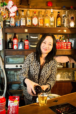 東京・新宿ゴールデン街に一夜限りのオープンをした「バー志麻子」