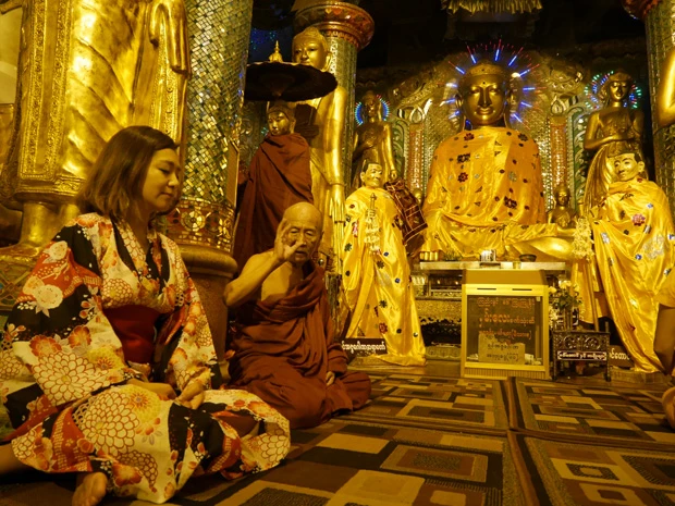 黄金色の中でありがた~い説法を拝聴