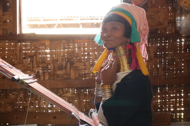 観光客慣れしていて、「寝る時はリングをこうするんだよ~」とか教えてくれる優しいおばちゃん