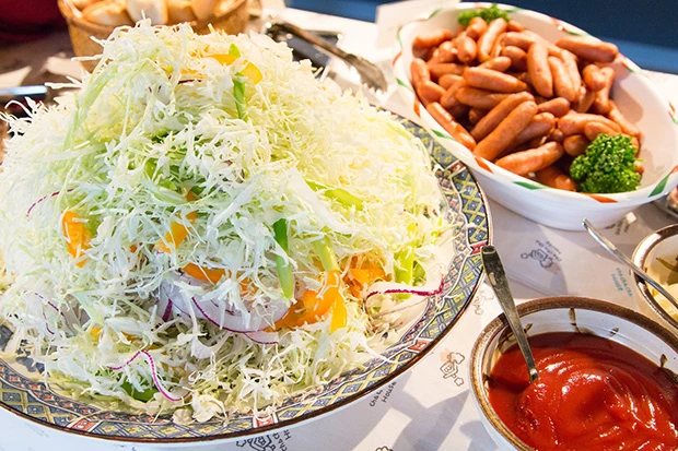 オガールイン 週プレイチオシの一品「紫波町産野菜の大盛りサラダ」