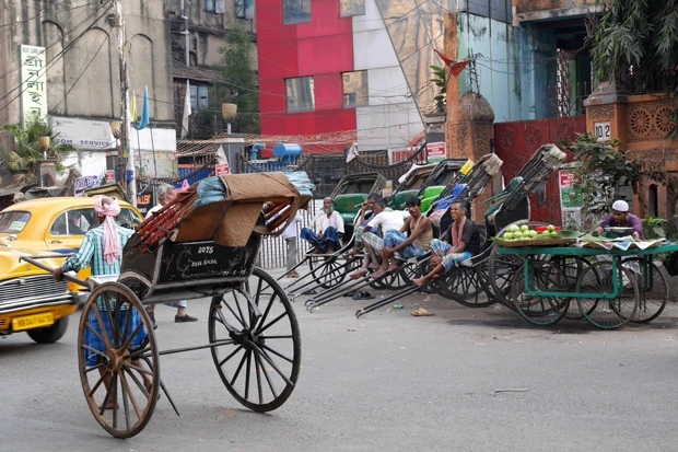 インド名物のリキシャ。近年ではオートリキシャの増加で、人力のリキシャが減少傾向にあるとか