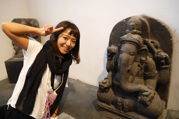 マリーシャがお金と学問の神様ガネーシャと出会った~。小っちゃ!