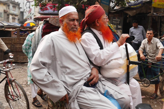 オレンジ髭、なかなかファンキーでいいかも! 日本でも流行らないかな~