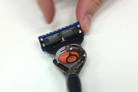 上下だけでなく左右にも可動域が広がって、３次元の動きが可能に！