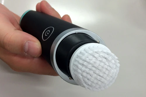 回転と音波振動のダブルアクションで、毛穴の奥の汚れまでスッキリ! メンズビザピュア(フィリップス) 17,800円+税