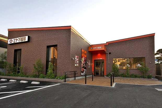  こちらは「ミヤマ珈琲　練馬春日町店」。駐車場は広く停めやすい！