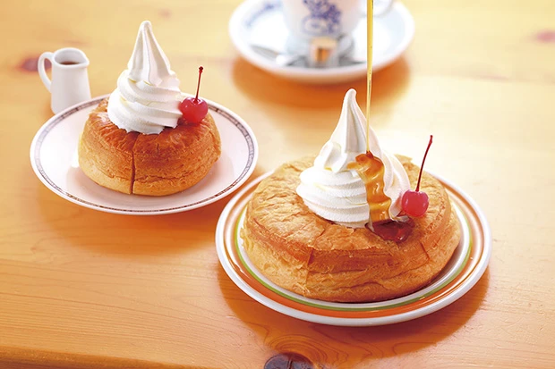  コメダの定番、シロノワール。熱々パンに甘いソフトが相性バッチリ！