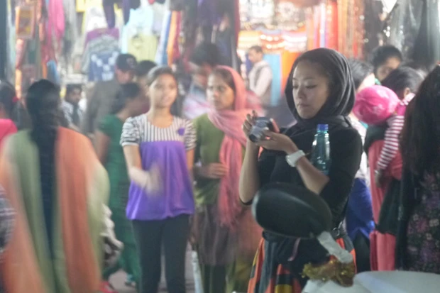 自分でもビックリ(笑)。この変装で街歩きがかなり楽になった!