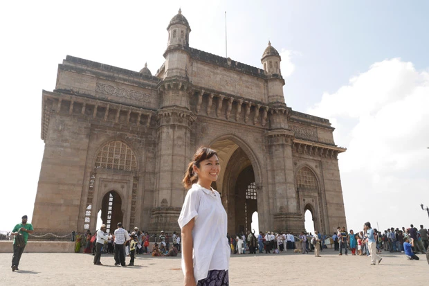 スタバマグのデザインにもなっているムンバイのシンボル! 湾に面して建つ玄武岩でできたクジャラート様式のインド門
